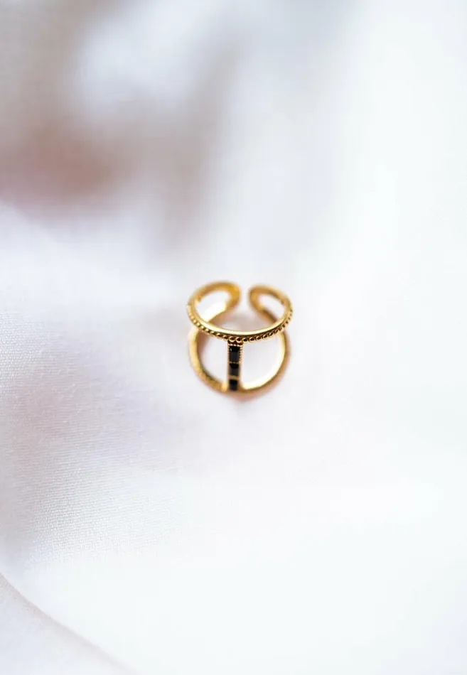 Jewelry and Accessories Rings Easy Clothes Golden Carlo Ring