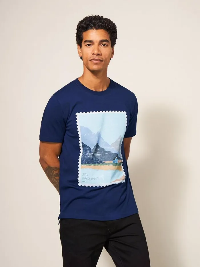 Men TSHIRTS White Stuff Foroyar Graphic Tshirt French Navy