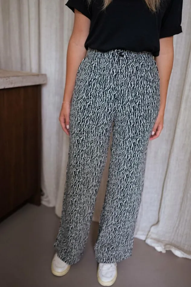 Women039s Clothing Pants and Jeans Easy Clothes Black And Ecru Trent Zebra Pants