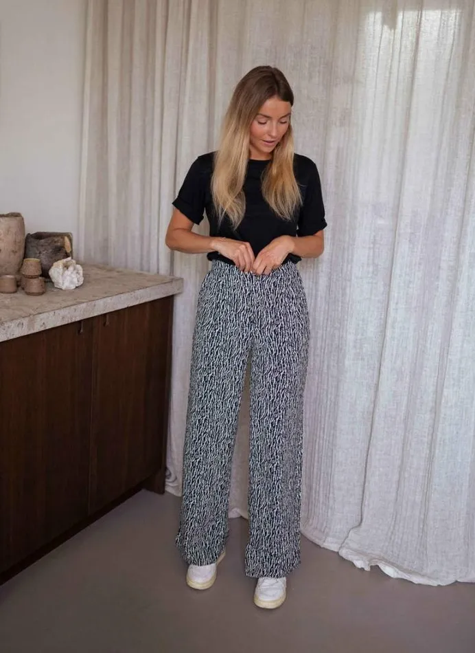 Women039s Clothing Pants and Jeans Easy Clothes Black And Ecru Trent Zebra Pants