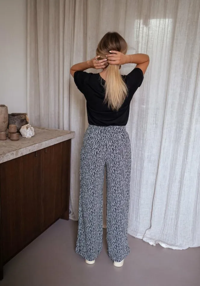 Women039s Clothing Pants and Jeans Easy Clothes Black And Ecru Trent Zebra Pants