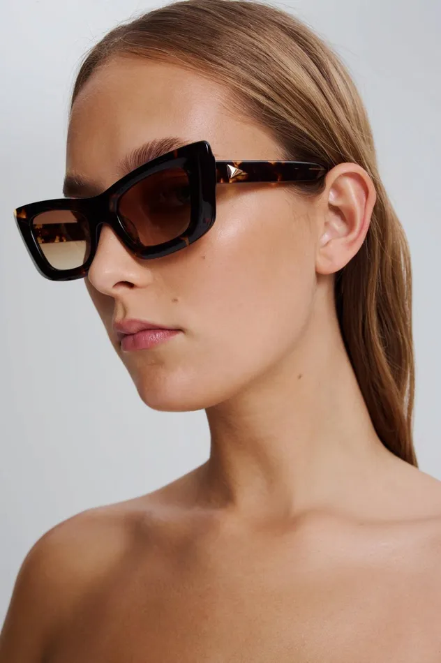 Women Scanlan Theodore Eyewear ST ANGULAR CAT SUNGLASSES Tortshell